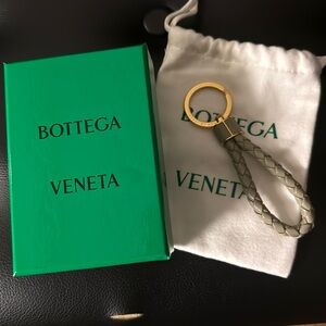 Bottega Veneta intreccio key ring gold and green